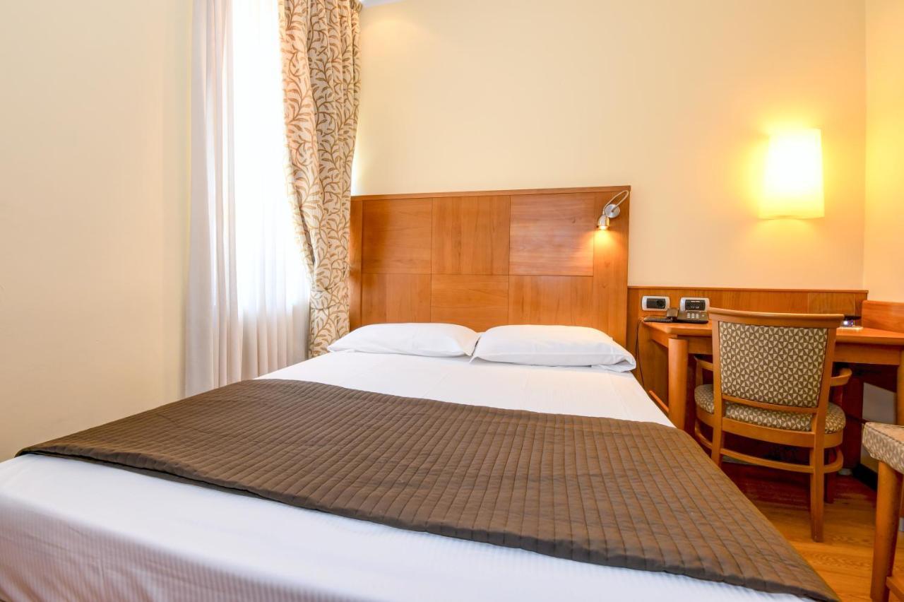 Hotel Master Brescia Esterno foto