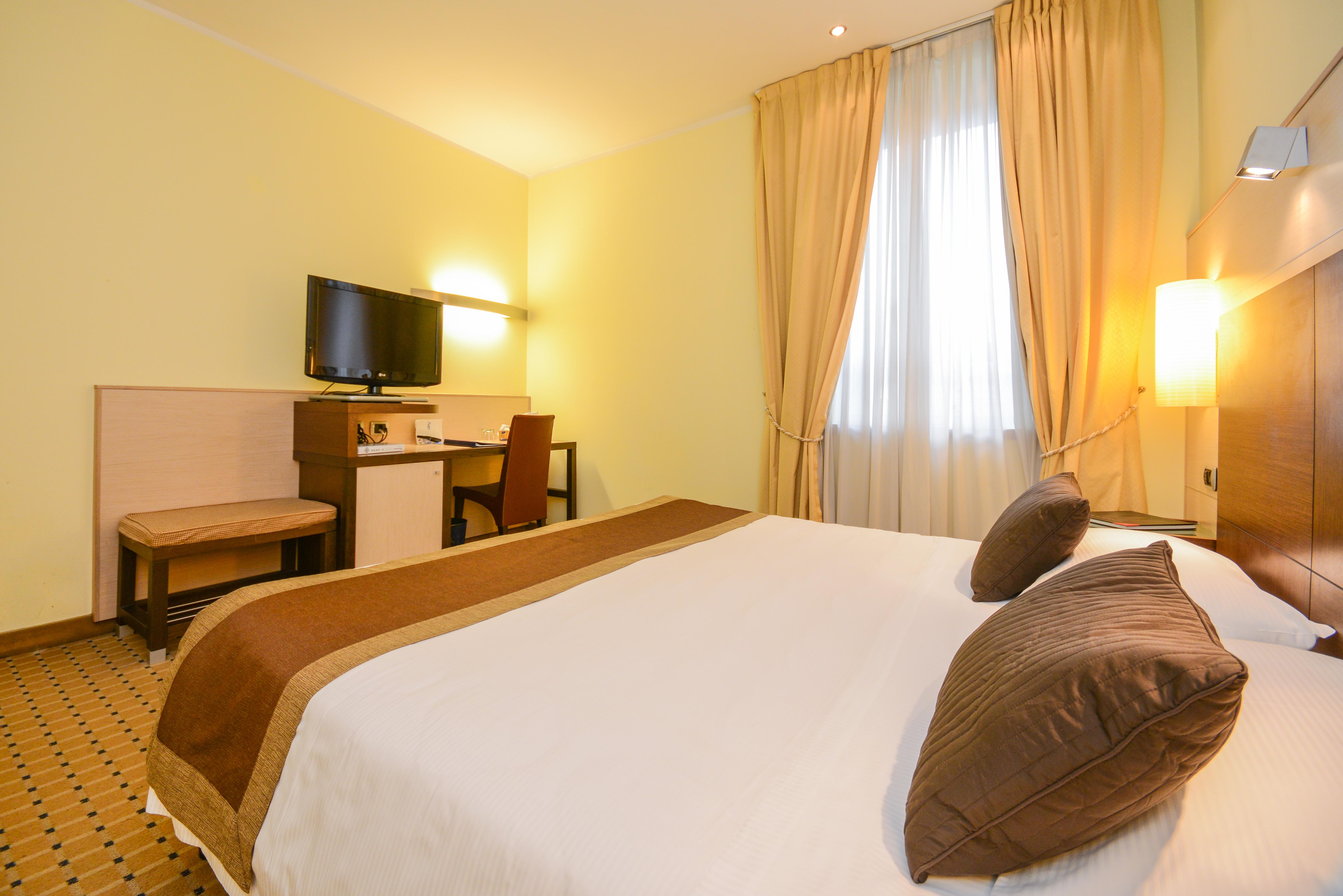 Hotel Master Brescia Esterno foto