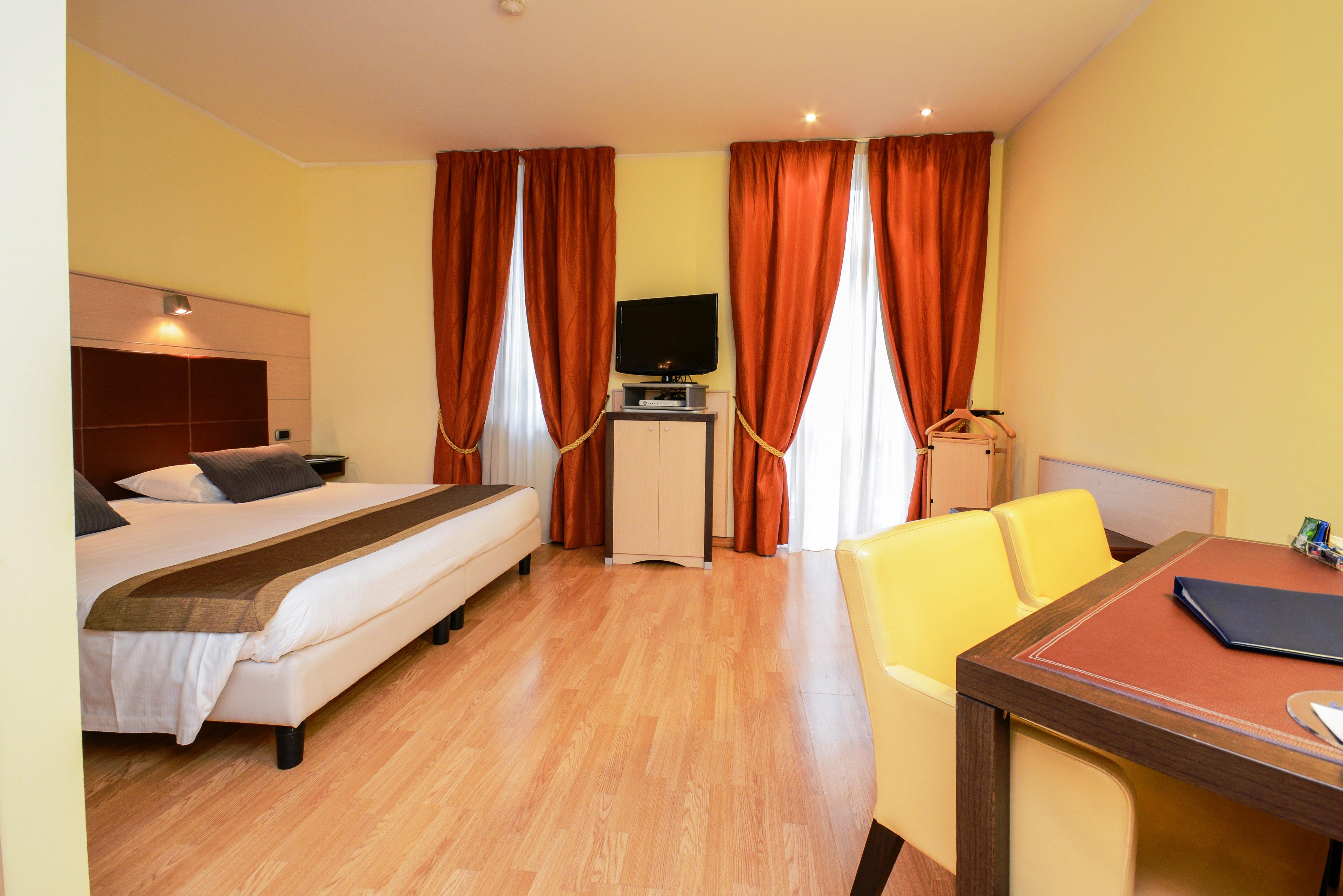 Hotel Master Brescia Esterno foto