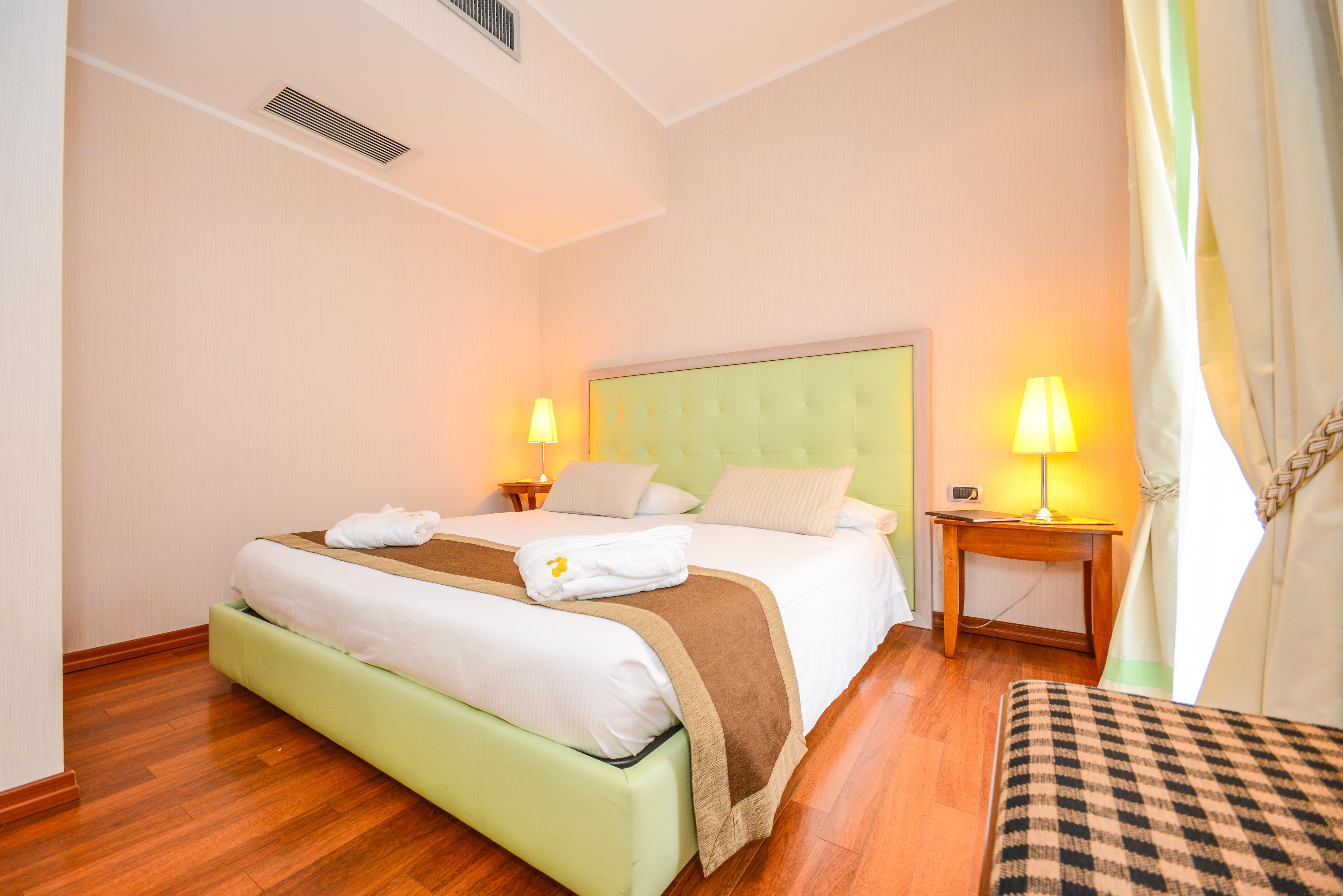 Hotel Master Brescia Esterno foto