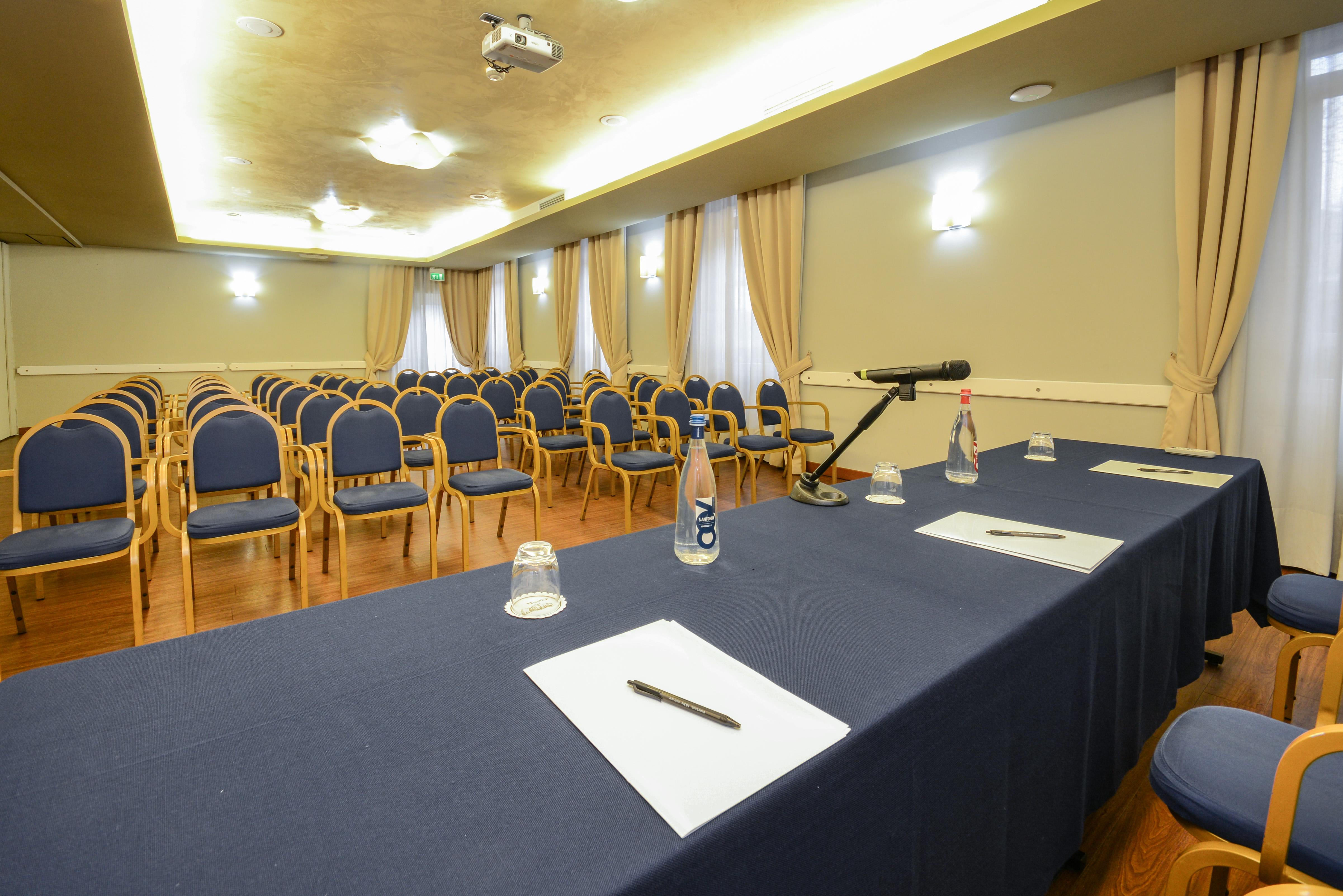 Hotel Master Brescia Esterno foto