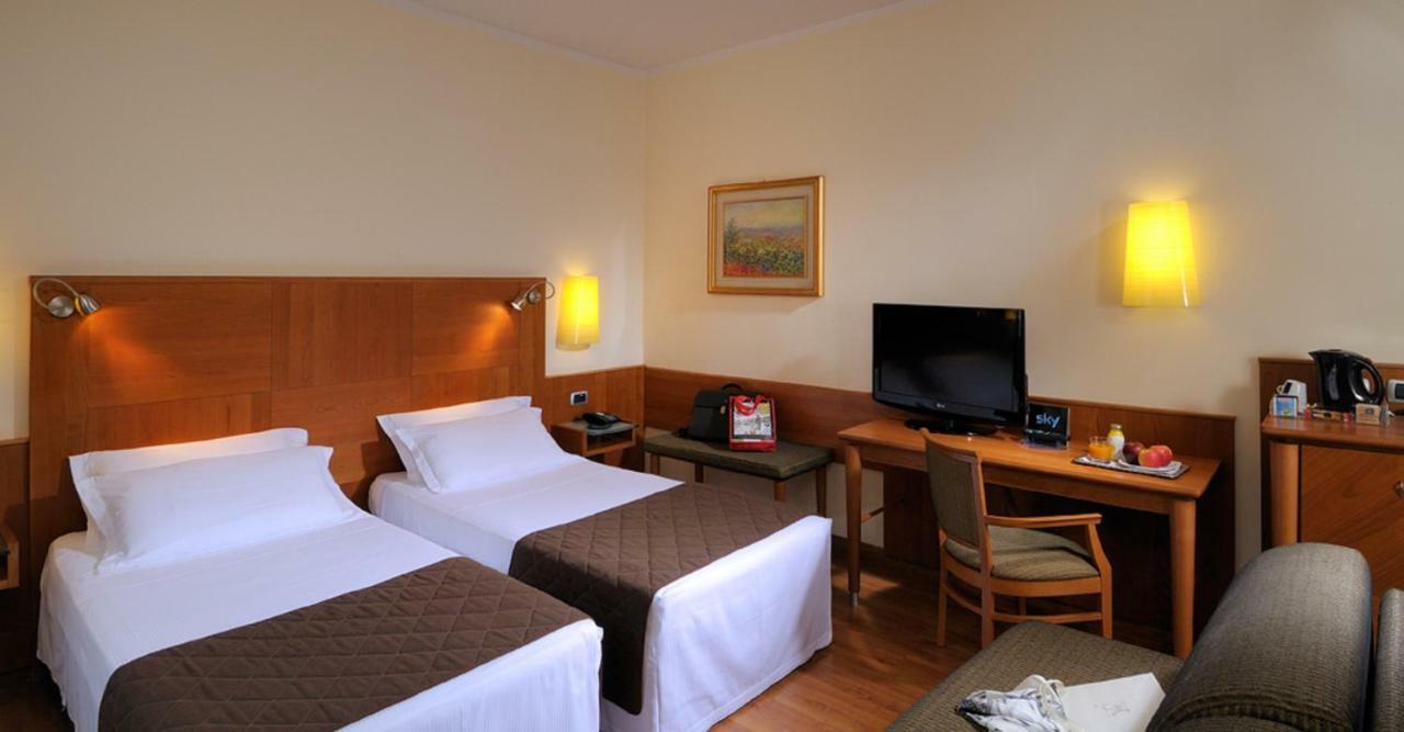 Hotel Master Brescia Esterno foto